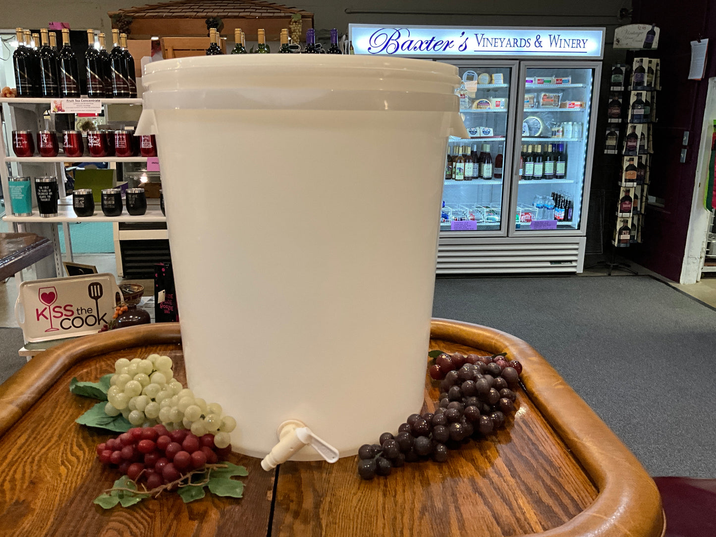 Food-Grade Fermentation Bucket with Spigot and Airlock Port (7.9 gallons/30L)